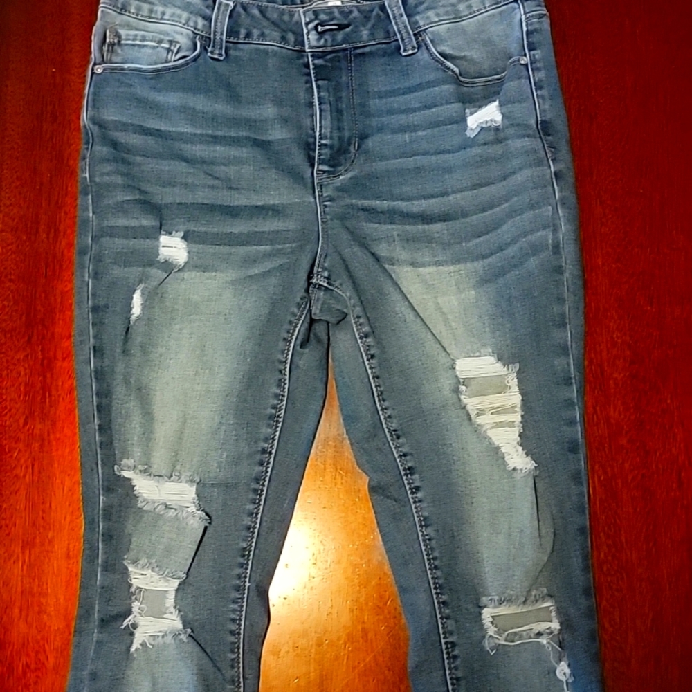 True craft mid rise distressed cropped ankle jeans size 11
